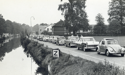 501561 Afbeelding van de verkeersdrukte op de Leidseweg te Utrecht (ter hoogte van Welgelegen), na afloop van de Jaarbeurs.